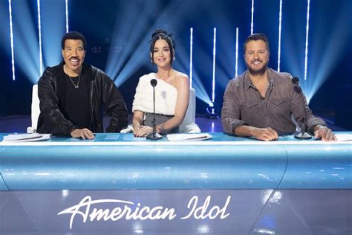 AMERICAN IDOL: THE SEARCH FOR A SUPERSTAR (aka AMERICAN IDOL 1), contestant Kelly Clarkson, (Season 1), 2002-. photo: Ray Mickshaw / TM and Copyright &copy; 20th Century Fox Film Corp. All rights reserved, Courtesy: Everett Collection