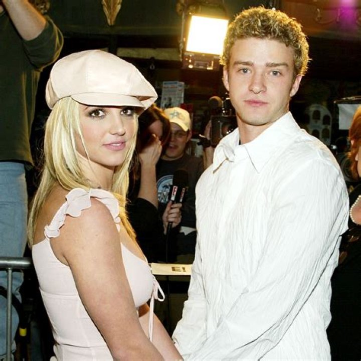 Britney Spears and Justin Timberlake at the 'Crossroads' Premiere at Grauman's Chinese Theatre Ca 02/11/02Crossroads Premiere