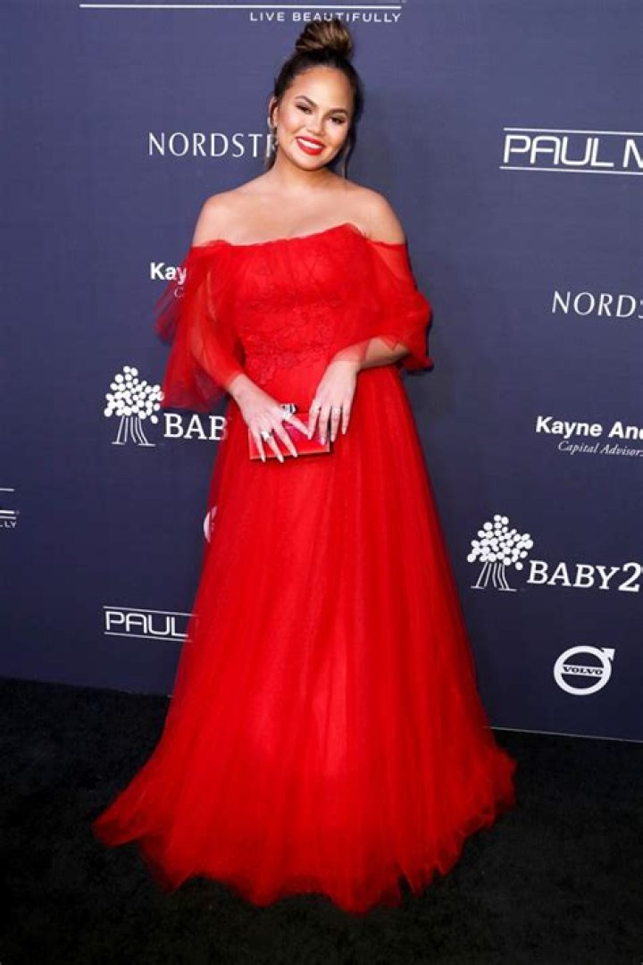 Chrissy Teigen Hiding Her Bump All These Weeks In Fabulous Outfits
