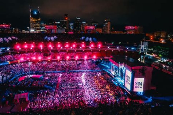 CMA FEST - "CMA Fest," the Music Event of Summer, brings the hottest music acts together on one stage for three full hours of epic collaborations and must-see performances, SUNDAY, AUG. 4 (8:00-11:00 p.m. EDT), on ABC. (ABC/Mark Levine) MIRANDA LAMBERT