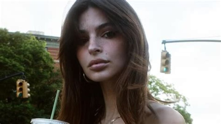 Emily Ratajkowski sun bathes at Paradise Cove in Malibu, CA. Emily showed off her stunning figure in a white bikini and large sunhat. She sipped beer as she relaxed with her boyfriend Jeff Magid. Pictured: Emily Ratajkowski,Jeff Magid,Emily Ratajkowski Jeff Magid Ref: SPL1459488 090317 NON-EXCLUSIVE Picture by: SplashNews.com Splash News and Pictures Los Angeles: 310-821-2666 New York: 212-619-2666 London: +44 (0)20 7644 7656 Berlin: +49 175 3764 166 World Rights