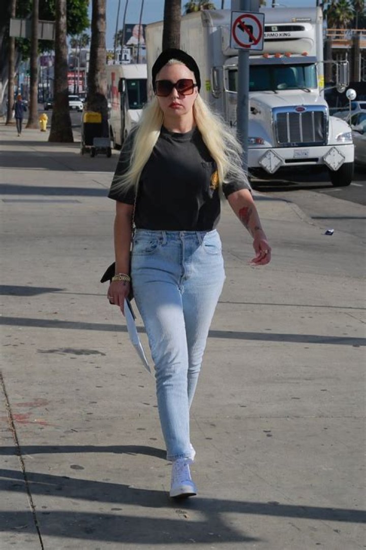 EXCLUSIVE: Amanda Bynes runs errands in Los Angeles on the heels of news that she has rekindled her romance with her ex-fiance Paul Michael. The former child TV actress, who is now studying to become a manicurist, stopped by a 7-11 for a quick coffee and then headed to CVS for a few essentials. The heart tattoo on her left cheek, which she has been in the process of having removed, was still visible and she sported long white nails, vaping as she walked. Bynes, 36, accessorized with large gold earrings which appeared to be Christian Dior designer brand, and a nose ring. 24 Oct 2022 Pictured: Amanda Bynes. Photo credit: Snorlax / MEGA TheMegaAgency.com +1 888 505 6342 (Mega Agency TagID: MEGA910952_007.jpg) [Photo via Mega Agency]