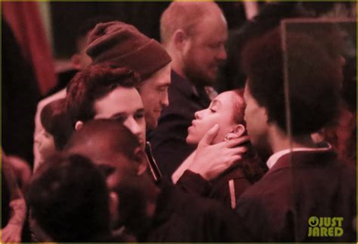 FKA Twigs Robert Pattinson PDA