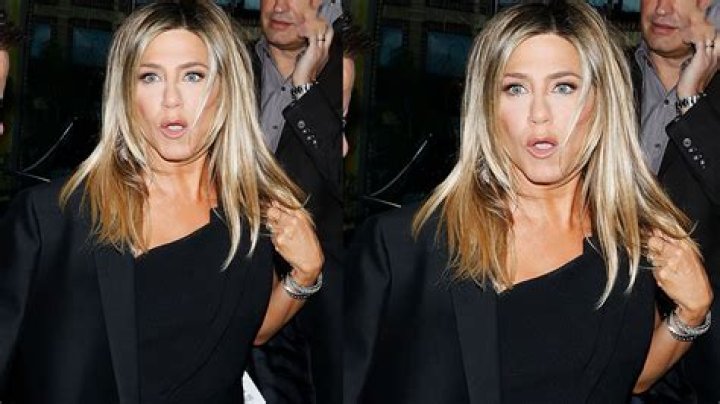 Jennifer Aniston Wardrobe Malfunction