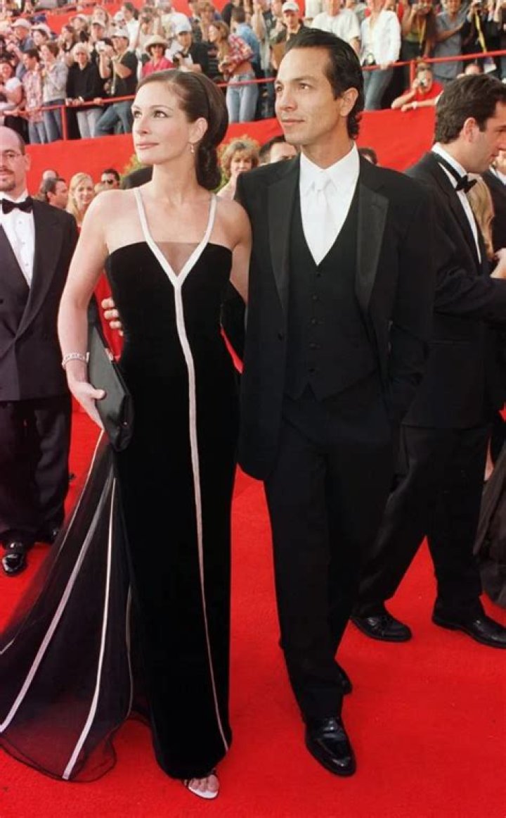 Julia Roberts & Benjamin Bratt at the 1999 Emmys