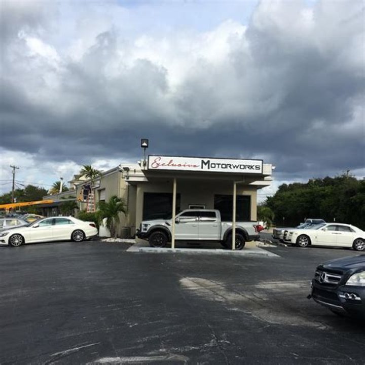 Jupiter, FL - *EXCLUSIVE* - Tyler Cameron and his friends return home after spending the day on the water fishing. Tyler showed off his summer body and fresh new tan from today. Pictured: Tyler Cameron BACKGRID USA 16 JUNE 2020 USA: +1 310 798 9111 / UK: +44 208 344 2007 / *UK Clients - Pictures Containing Children Please Pixelate Face Prior To Publication*