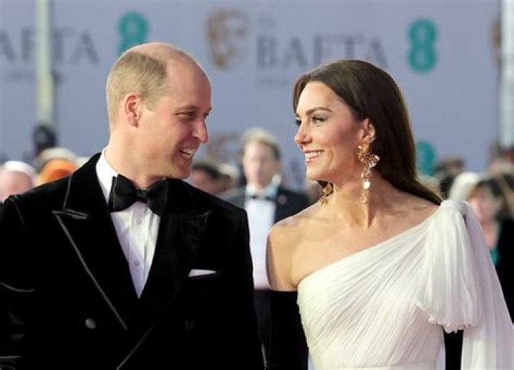 Kate Middleton and Prince William chat at Princess Diana&rsquo;s memorial