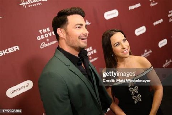 Lacey Chabert & Jonathan Bennett