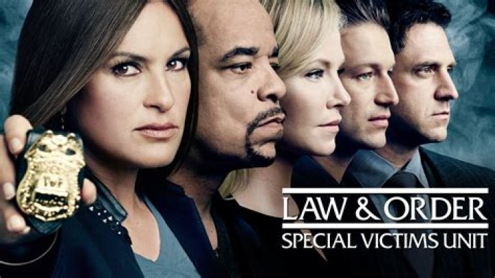 LAW AND ORDER: SPECIAL VICTIMS UNIT, Christopher Meloni, Mariska Hargitay, 'Influence', (Season 7, aired May 16, 2006), 1999-, photo: Will Hart / &copy; NBC/ Courtesy: Everett Collection