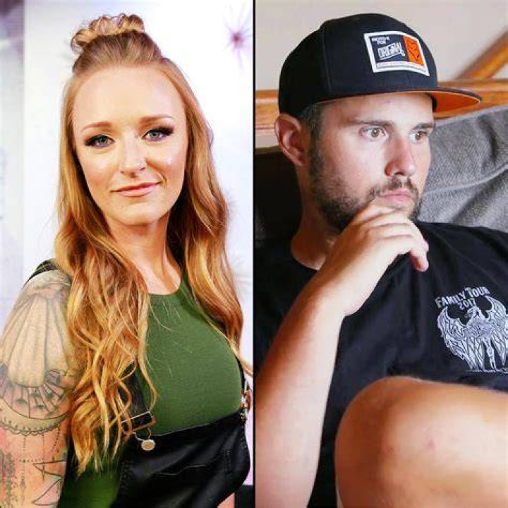 Maci Bookout and Ryan Edwards sit next to each other during a TV appearance