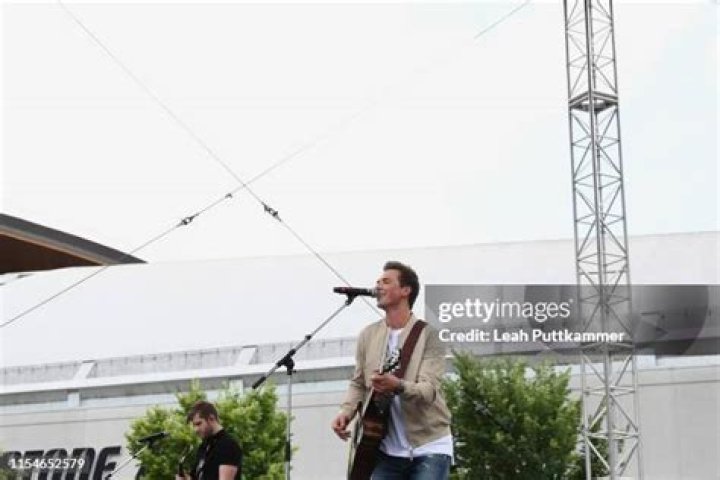 Noah Schnacky, Live On Stage