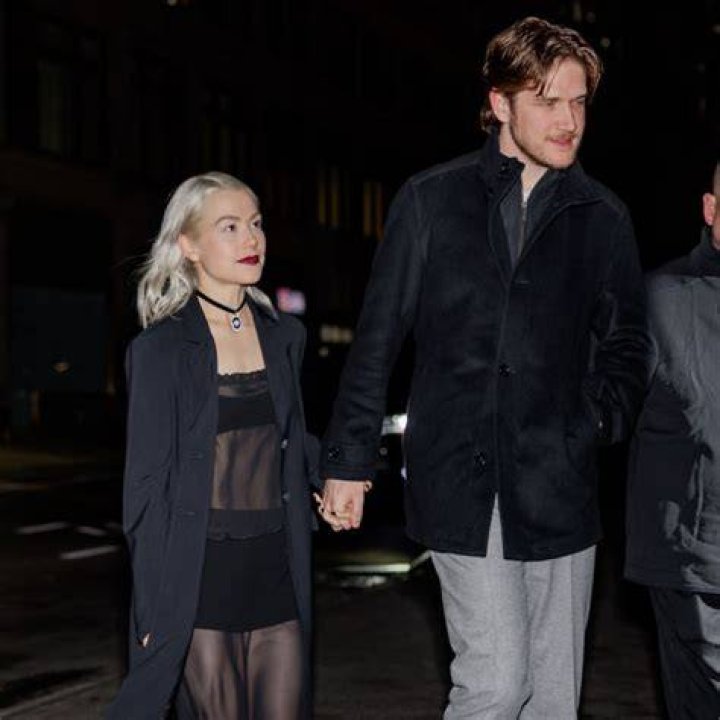 Phoebe Bridgers dating 2024 profile