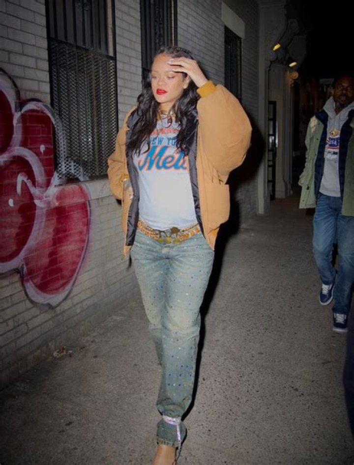 Rihanna Dons A Mets Tee
