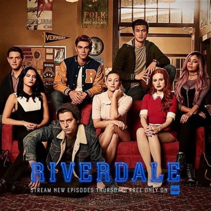 Riverdale -- "Chapter Thirteen: The Sweet Hereafter" -- Image Number: RVD113a_0038.jpg -- Pictured (L-R): Cole Sprouse as Jughead Jones and Lili Reinhart as Betty Cooper -- Photo: Katie Yu/The CW -- &copy; 2017 The CW Network. All Rights Reserved