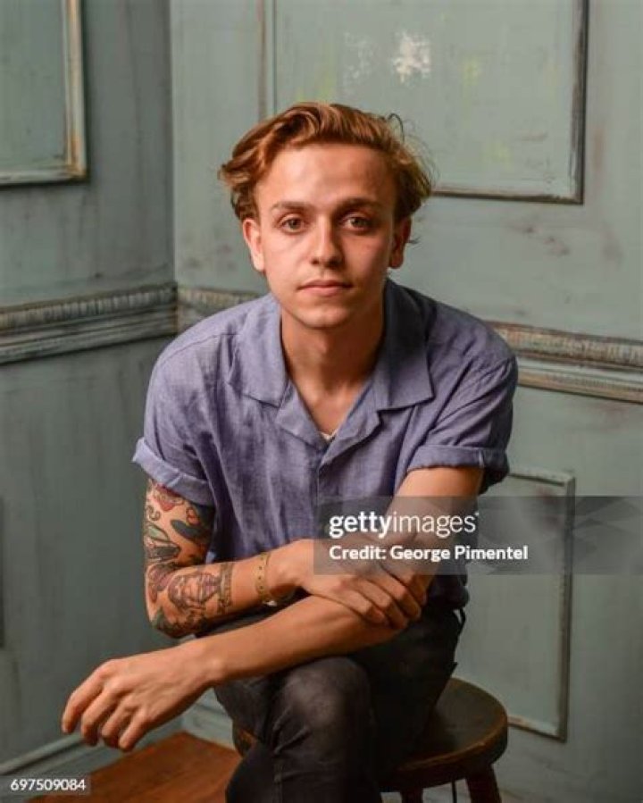 Scott Helman Poses At The 2018 iHeartRadio Much Music Video Awards
