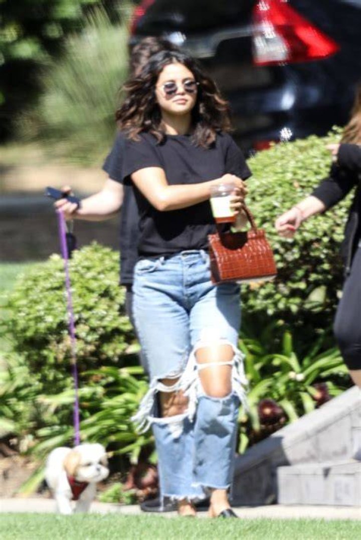 Selena Gomez Walking with friends
