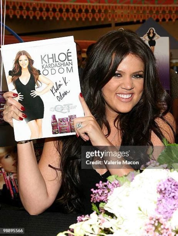 Sherman Oaks, CA - Khloe Kardashian channels "The Matrix" while out to lunch with family. Khloe opts for a long black trench coat while filming her lunch for "Keeping Up With The Kardashians." Khloe met up with mom Kris Jenner, Kourtney Kardashian, Kim Kardashian, and Scott Disick for the meal.Pictured: Kris JennerBACKGRID USA 30 NOVEMBER 2018 USA: +1 310 798 9111 / : +44 208 344 2007 / *UK Clients - Pictures Containing ChildrenPlease Pixelate Face Prior To Publication*
