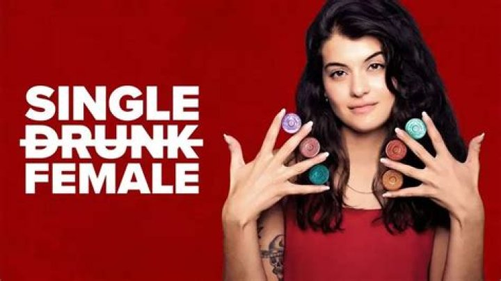 SINGLE DRUNK FEMALE - Freeform's "Single Drunk Female" stars Ally Sheedy as Carol Fink, Garrick Bernard as James Chambers, Sofia Black-D'Elia as Samantha Fink, Lily Mae Harrington as Felicia O'Brien, Rebecca Henderson as Olivia Elliot and Sasha Compere as Brit Monclair. (Freeform/Koury Angelo)