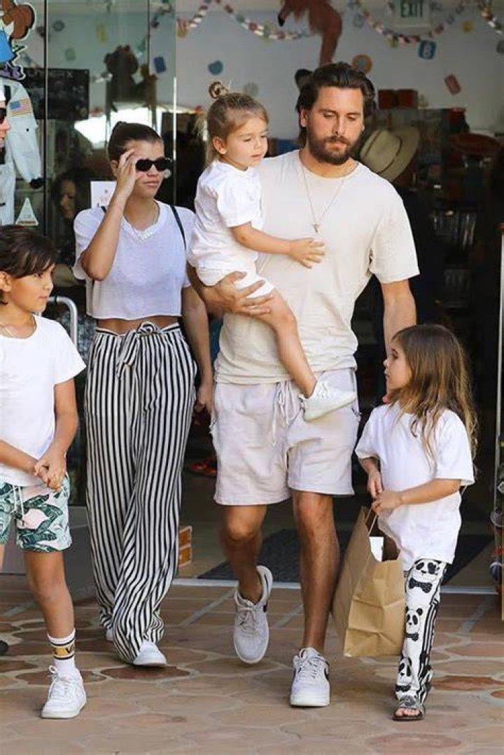 Sofia Richie Runs Errands With Scott Disick & His Kids
