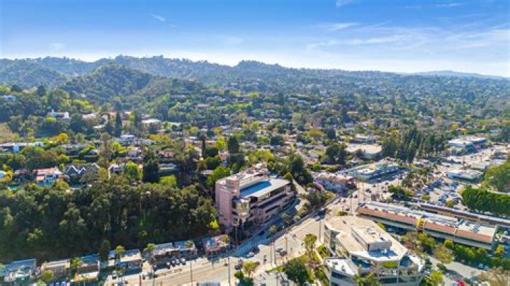 Studio City, CA - *EXCLUSIVE* - "RHOBH" star Teddi Jo Mellencamp carries her baby girl in a Baby Bjorn as she and her husband Edwin Arroyave go on a family hike near their Studio City home. Pictured: Teddi Jo Mellencamp BACKGRID USA 28 APRIL 2020 USA: +1 310 798 9111 / UK: +44 208 344 2007 / *UK Clients - Pictures Containing Children Please Pixelate Face Prior To Publication*