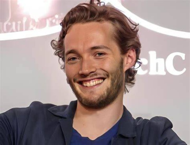 Toby Regbo Toby Regbo