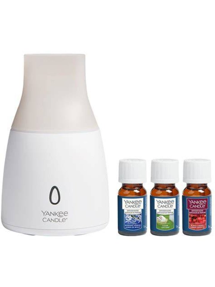 Yankee Candle Ultrasonic Aroma Diffuser, $30, yankeecandle.com